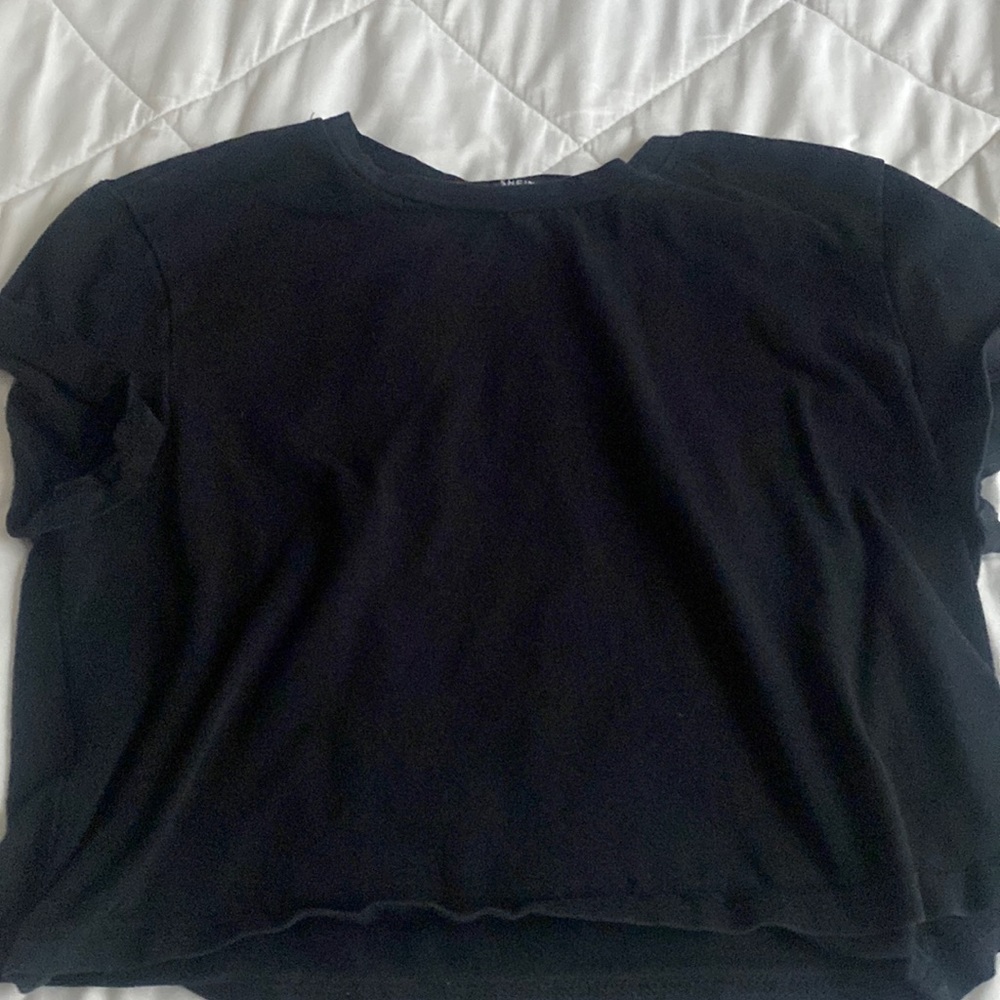 Round neck crop solid tee